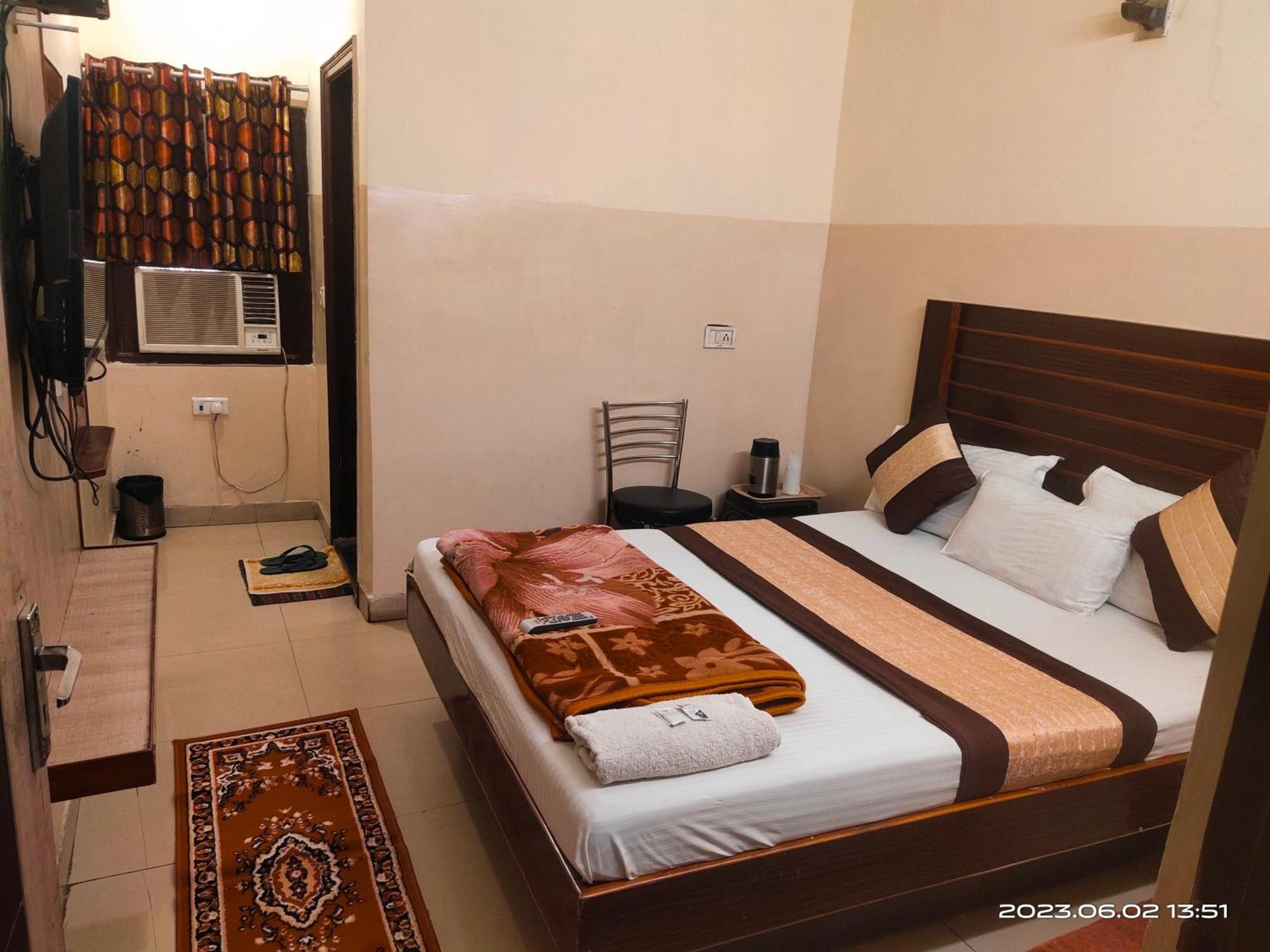Hotel Diamond New Delhi Exterior photo